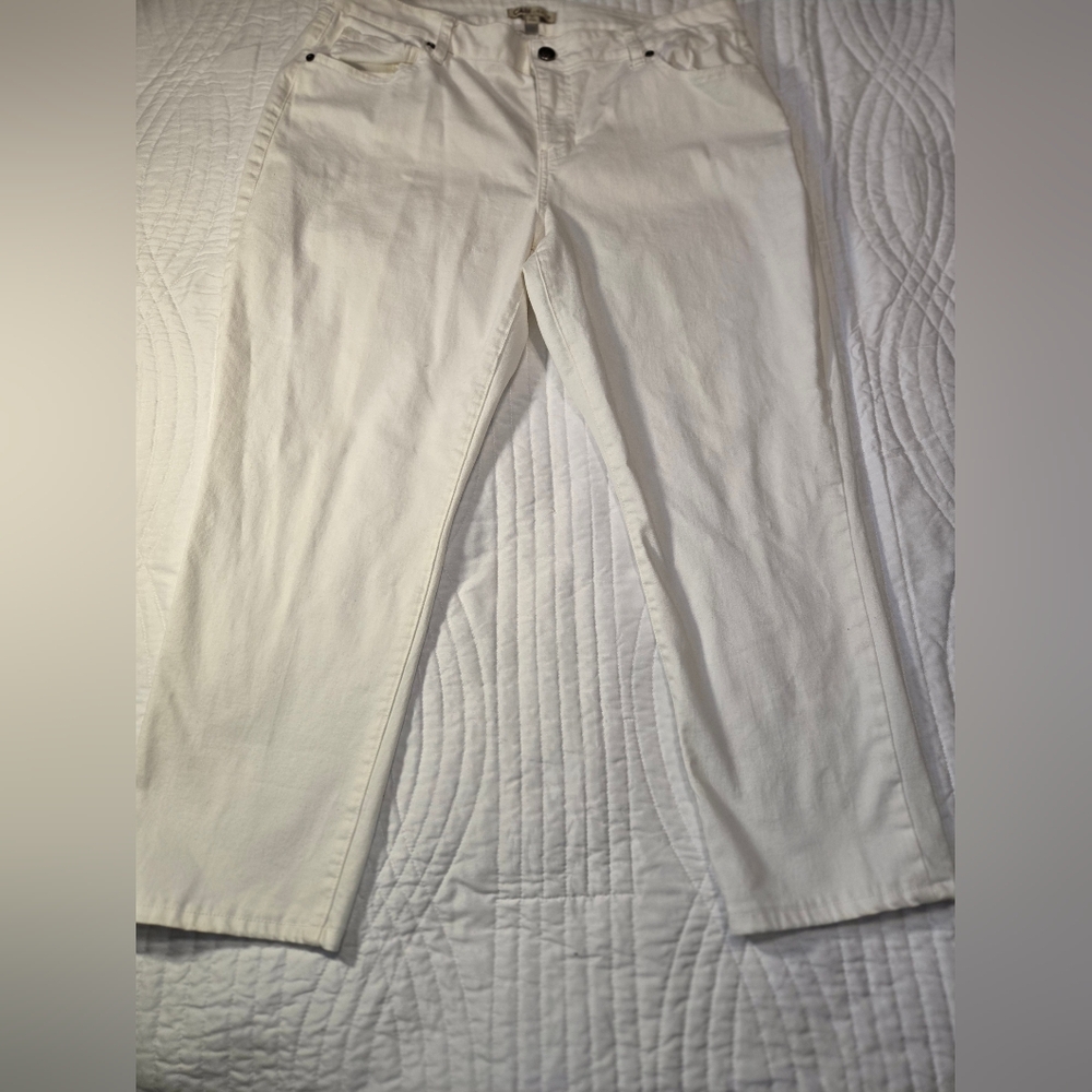 CAbi White Capri Jeans. Women's Size 16.